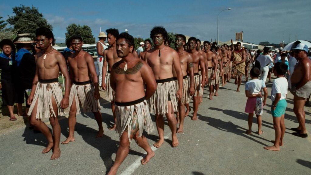 Maori Men Wear Skirts - New Zealand Traditional Dress Maori Men Wear Skirts - New Zealand Traditional Dress